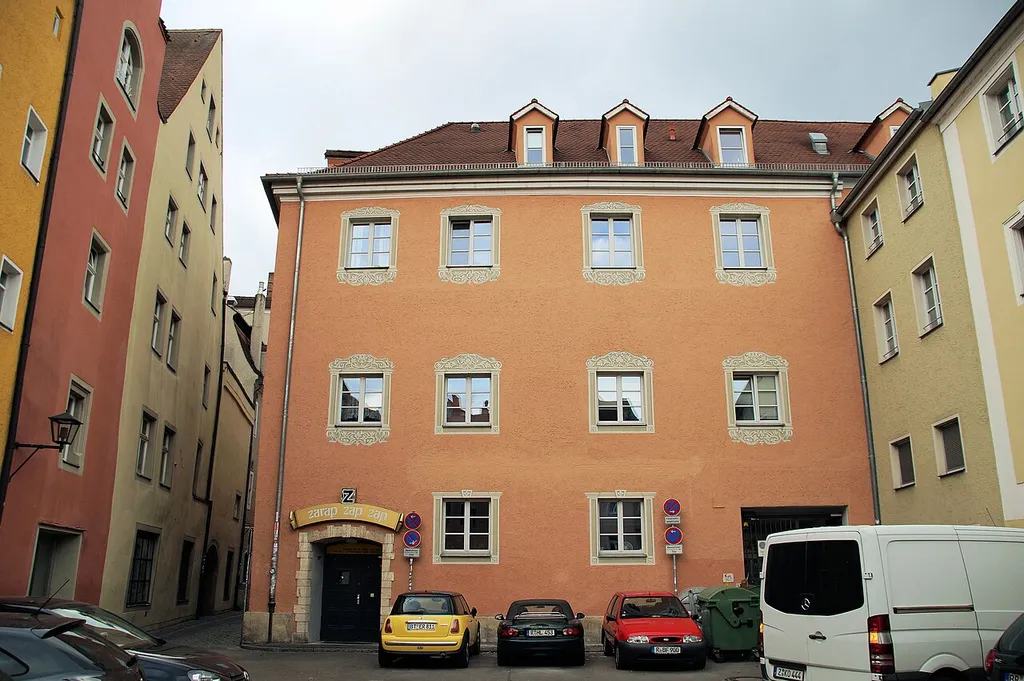 Ehem. Augustinerkloster, heute Gaststätte Augustiner, mehrflügeliger und dreigeschossiger Walmdachbau, um 1700, Umbau nach Abbruch der Kirche 1838, im Nordflügel ehem. Refektorium, um 1731 von Egid Quirin Asam stuckiert This is a photograph of an architectural monument.It is on the list of cultural monuments of Bayern, no. D-3-62-000-176.