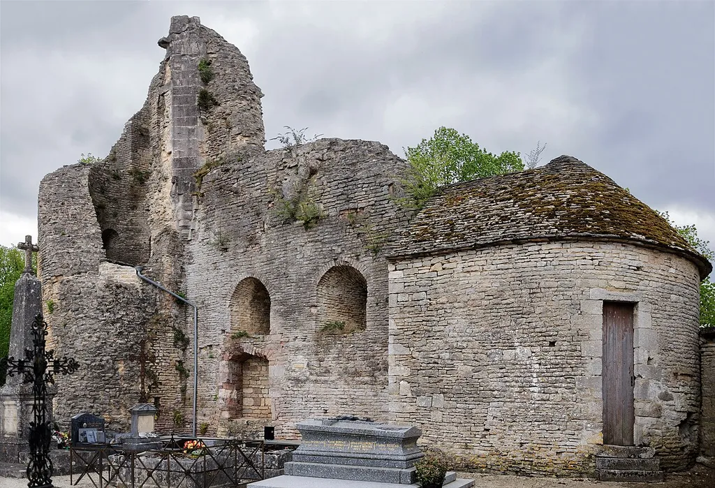 Ruins of the castle of the Dukes of Burgundy in Châtillon-sur-Seine, Côte-d'Or department, Burgundy, France.
