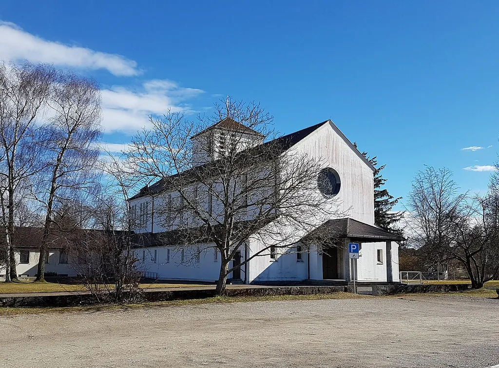 Neue Pfarrkirche Heilig Geist (Pullach im Isartal), aussen von Nordwesten