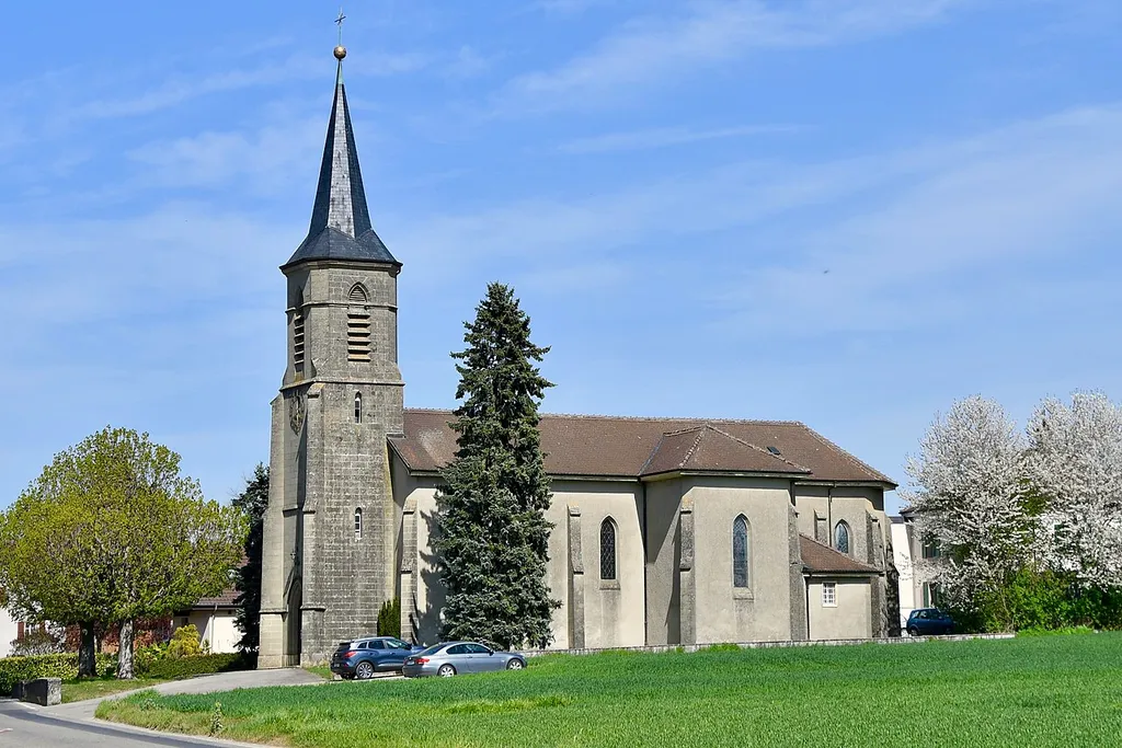 L'église catholique Saint-François-Xavier à Saint-Barthélemy (VD), en Suisse.