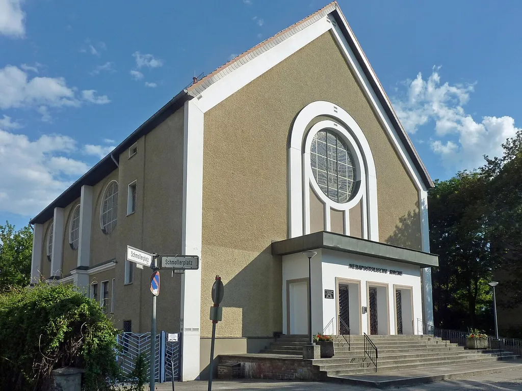 Neuapostolische Kirche in Berlin-Alt-Treptow, Schmollerplatz 3.
