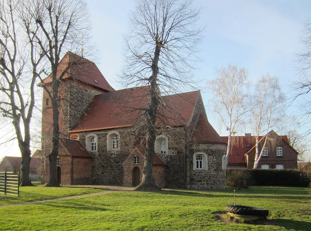 Rosenthal, Stadt Dahme/Mark, denkmalgeschützte Dorfkirche, Ansicht von Südosten