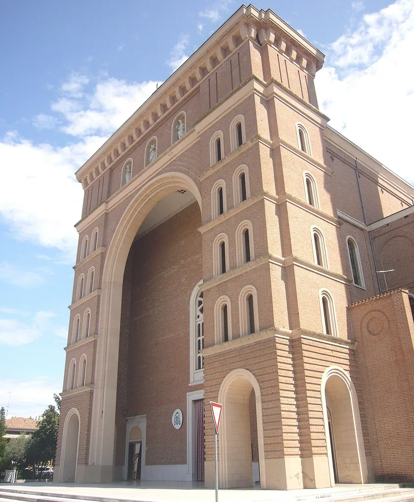 La facciata della chiesa parrocchiale di Castello di Godego
