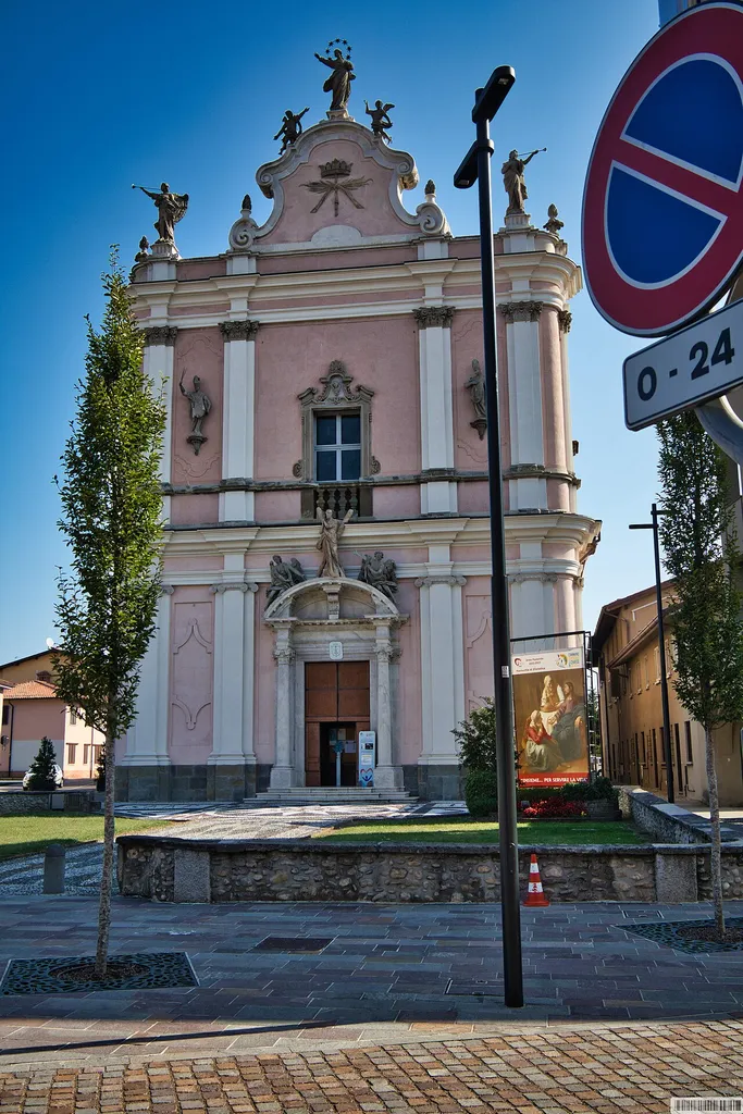 Chiesa Di Sforzatica S. Andrea. Piazza Vittorio Emanuele III, 24044 Dalmine BG, Italia.