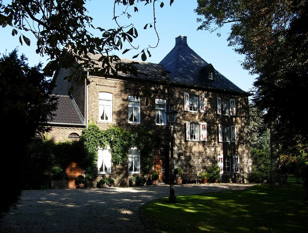 Rest der Burg im Bonner Ortsteil Buschdorf