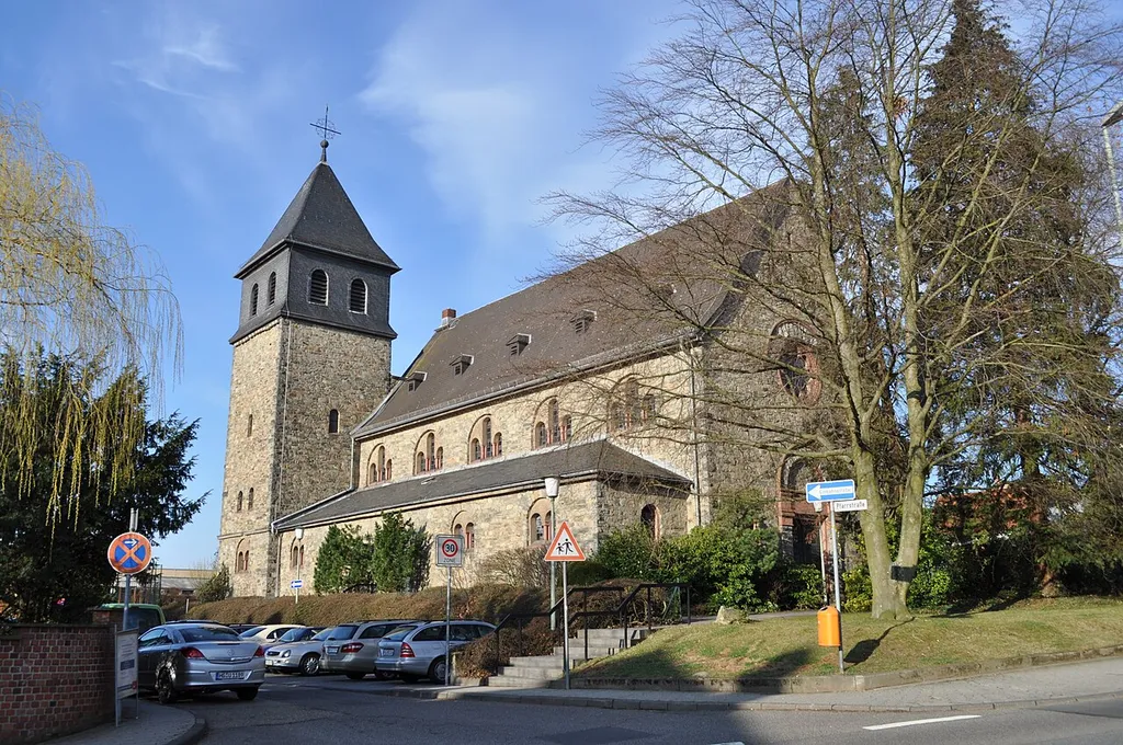 Kirche Maria Hilf in Neuenhain