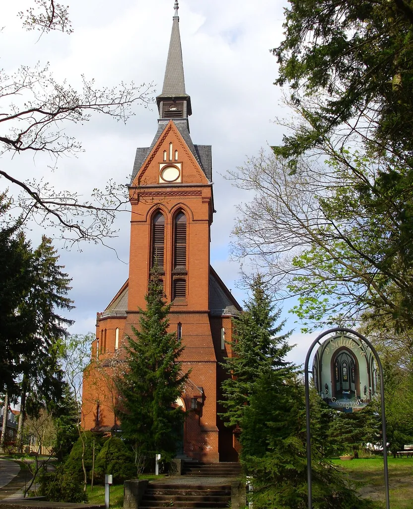 Katholische Kirche St. Georg, An der katholischen Kirche 2 in Hoppegarten