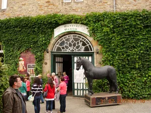 Fürstliche Hofreitschule