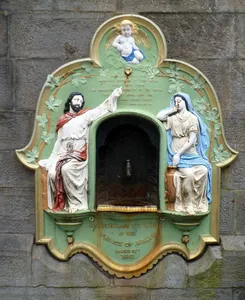 Memorial Fountain In St.David's Churchyard Wall,High Street