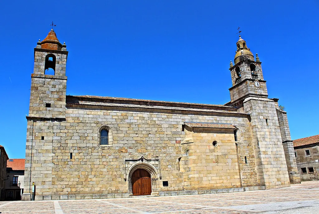 Iglesia de Nuestra Señora Entre Dos Álamos en San Felices de Gallegos en la provincia de Salamanca