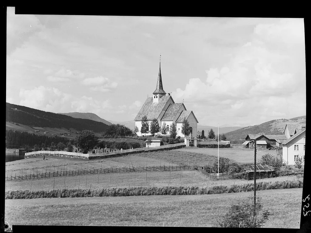 Bildet er hentet fra Nasjonalbibliotekets bildesamling. Anmerkninger til bildet var: Fotograf ukjent. Ulnes,Valdres, Nord-Aurdal, Oppland