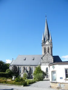 Kirche und ehemaliger Friedhof (Gartendenkmal) Kirchplatz 1
