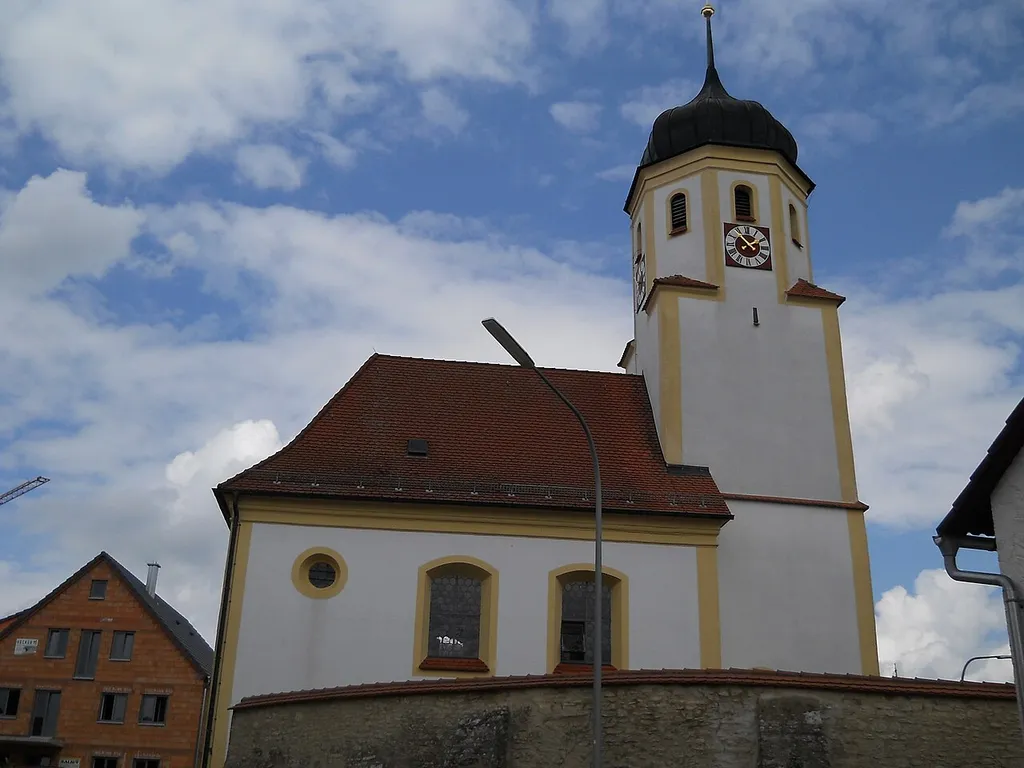 Die katholische Kirche in Raitenbuch, Gemeindeteil von Berching im Landkreis Neumarkt in der Oberpfalz