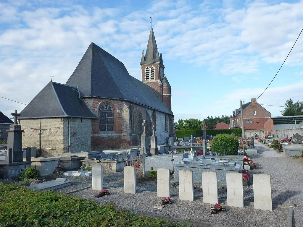 Campagne-lès-Wardrecques (Pas-de-Calais, Fr) église et 7 tombes de la CWGC