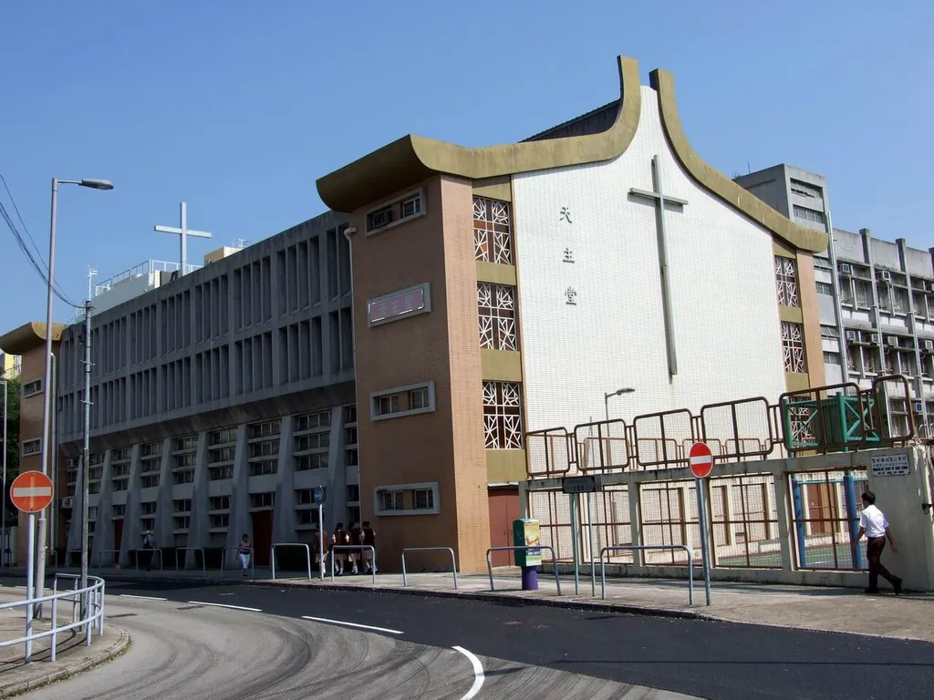 zh:聖歐爾發堂