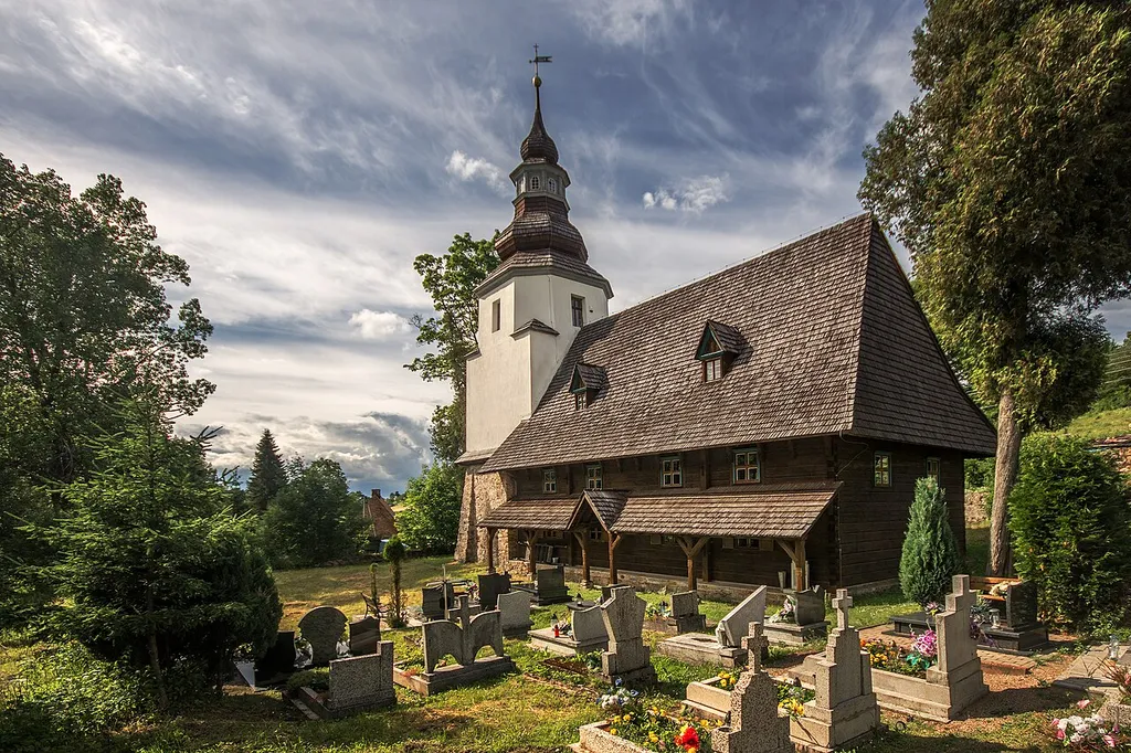Sierpnica, kościół ewangelicki, ob. rzym.-kat. fil. p.w. Matki Boskiej Śnieżnej, drewn., wieża, mur.XVI