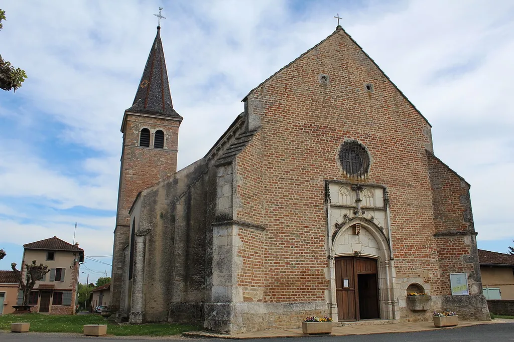 Église Saint-Jean-Baptiste dans le village de Saint-Jean-sur-Veyle.
