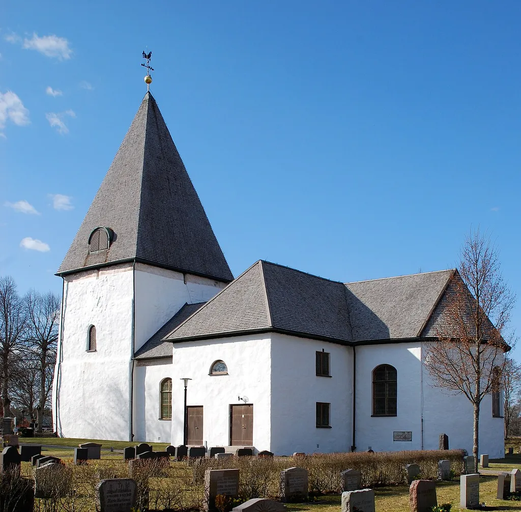 Bergunda kyrka från sydost