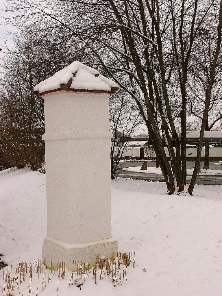 I. Burgfriedenssäule Landshut. Sie steht am Ende der Klötzlmüllerstr., hinter der Bushaltestelle.