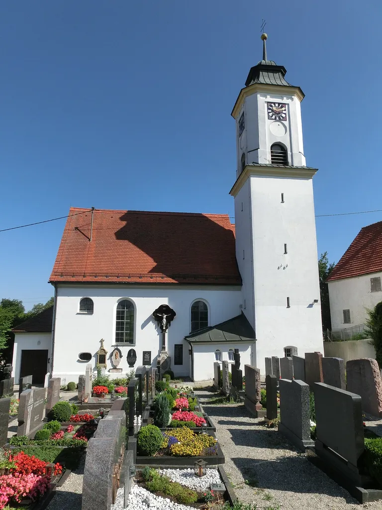 Deutschland - Bayern - Landkreis Günzburg - Ellzee: Katholische Pfarrkirche Sankt Katharina mit Friedhof