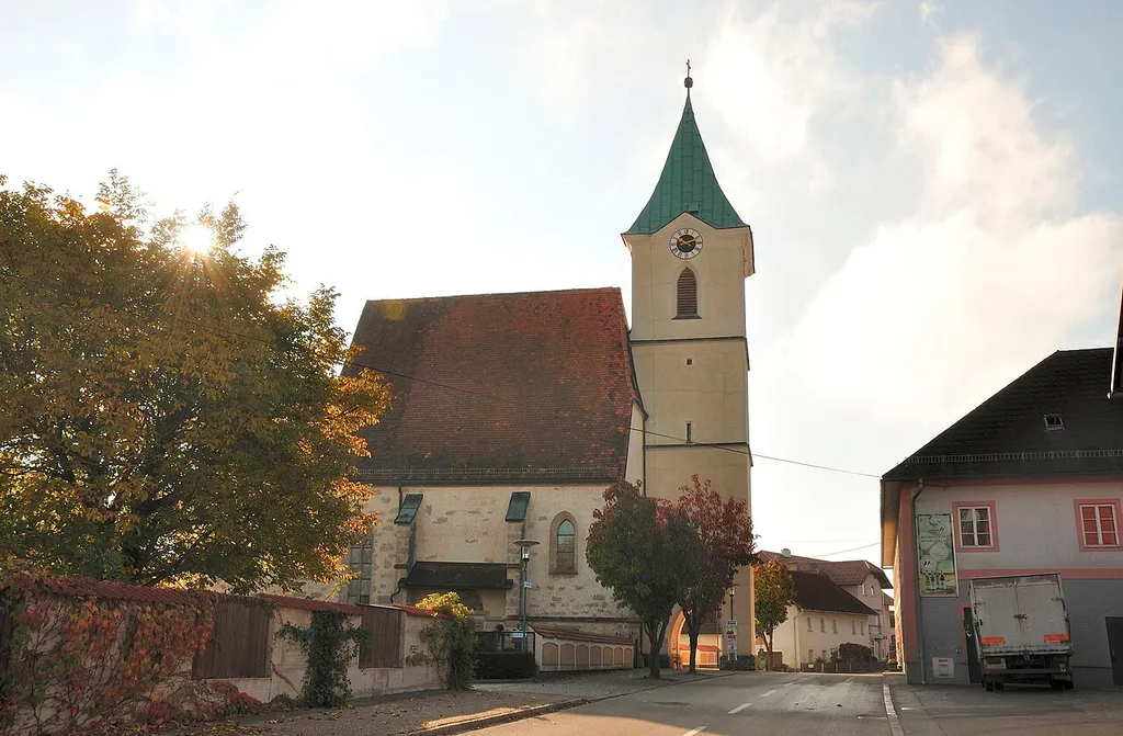Kath. Pfarrkirche hl. Nikolaus und Friedhof