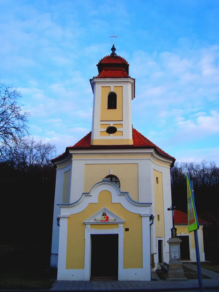 Neslovice kostel Narození Panny Marie