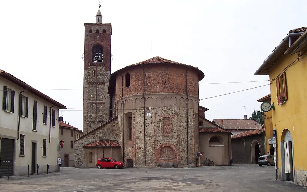 Piazza Castellana con la Collegiata di Santo Stefano.