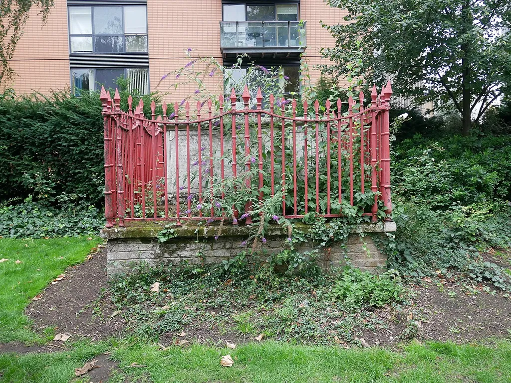 A chest tomb located at the southern side of the Church of St Mary Magdalen, Bermondsey. This is a photo of listed building number 1376573.