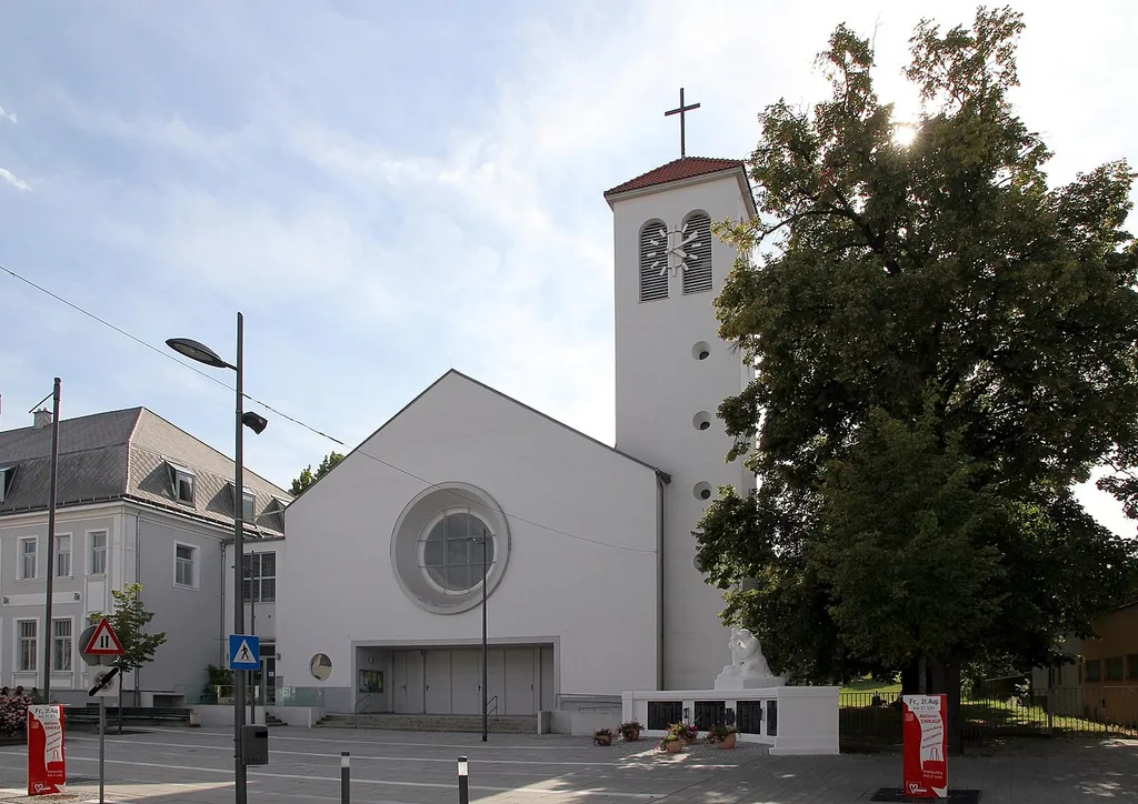 Die katholische Pfarrkirche hl. Clemens Maria Hofbauer der burgenländischen Bezirkshauptstadt Oberpullendorf. Die Kirche wurde 1935 erbaut und ist dem Clemens Maria Hofbauer geweiht.