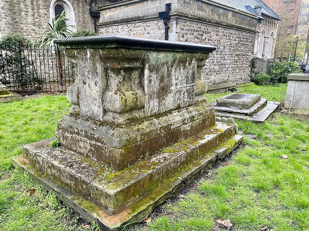 An unidentified tomb in the churchyard of St Pancras Old Church, April 2023 This is a photo of listed building number 1322051.