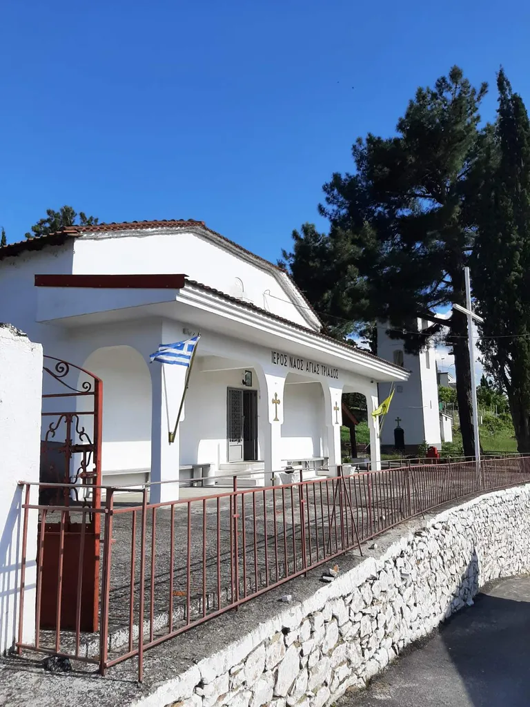 Ναός Αγίας Τριάδας στην Αρνίσσα