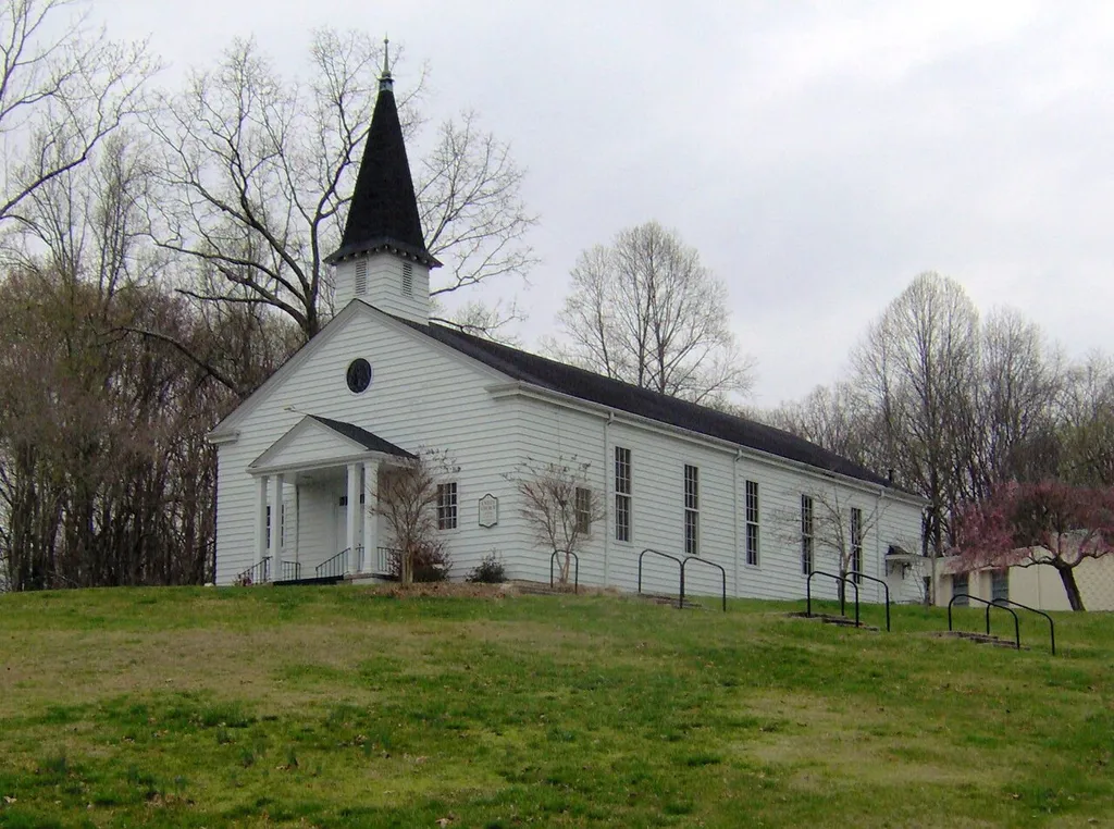 The United Church, commonly called the Chapel-on-the-Hill, in Oak Ridge, Tennessee, in the southeastern United States. This is an image of a place or building that is listed on the National Register of Historic Places in the United States of America. Its reference number is 91001109 (Wikidata).