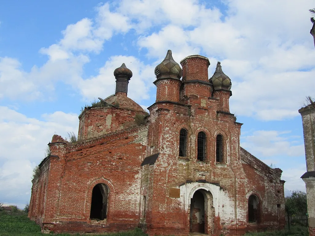 Воскресенская двухпрестольная церковь. с. Змиево. Татария. Октябрь 2012