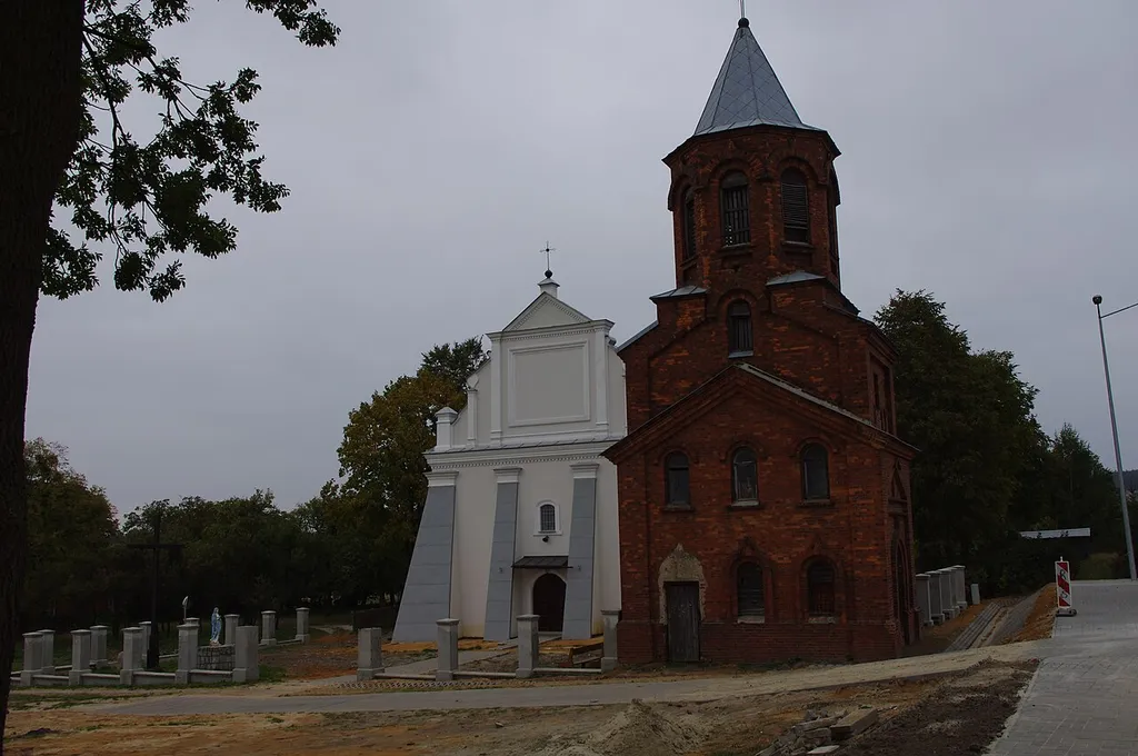 Podgórze - dawna cerkiew prawosławna, obecnie rzymskokatolicki kościół parafialny p.w. Chrystusa Zbawiciela, k. XVI w. (zabytek nr A/195 z 13.02.1967)