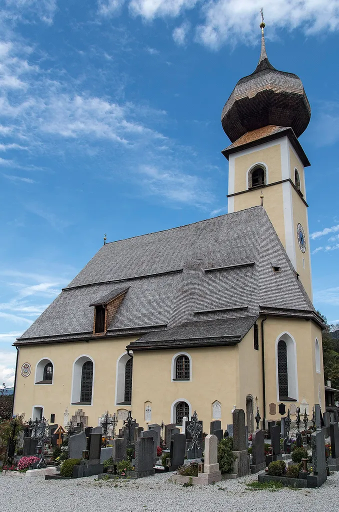 Kath. Pfarrkirche hl. Rupert und Friedhof