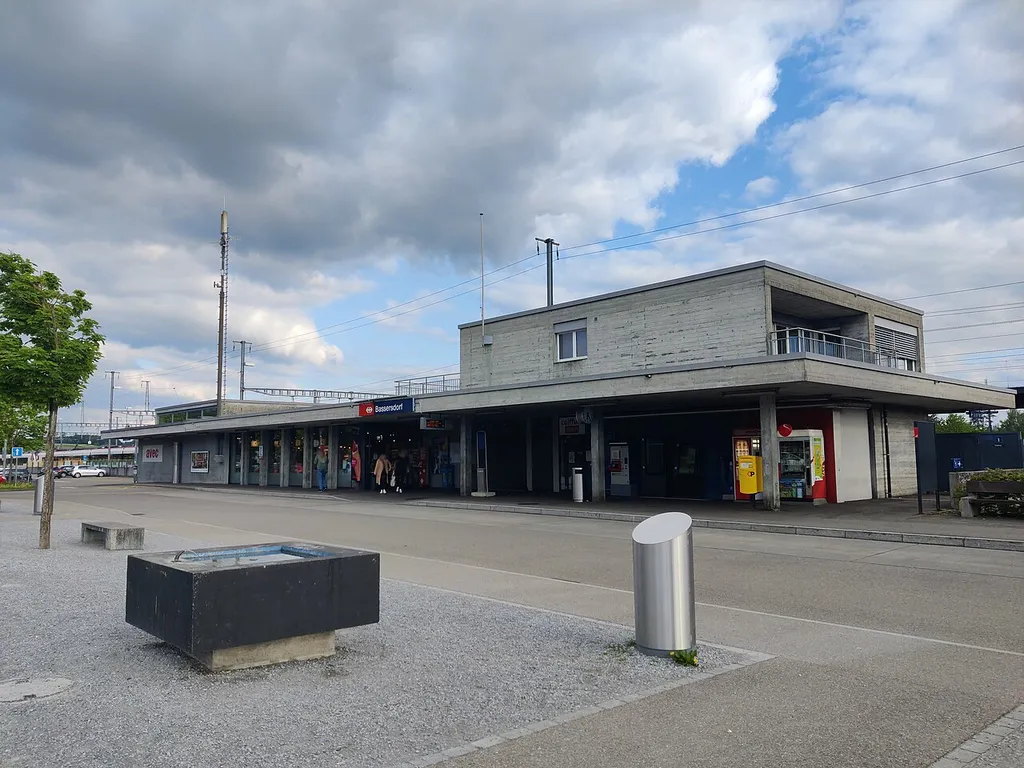 Station Fountain Bassersdorf