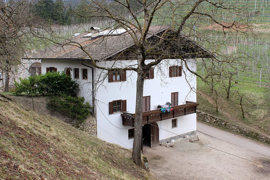 Bauernhof neben der Zwingenburg in Südtirol