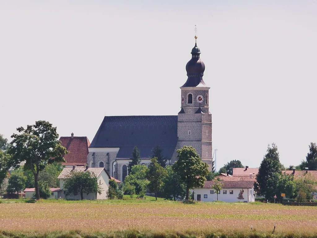 Die Pfarrkirche Maria Himmelfahrt in Feichten an der Alz