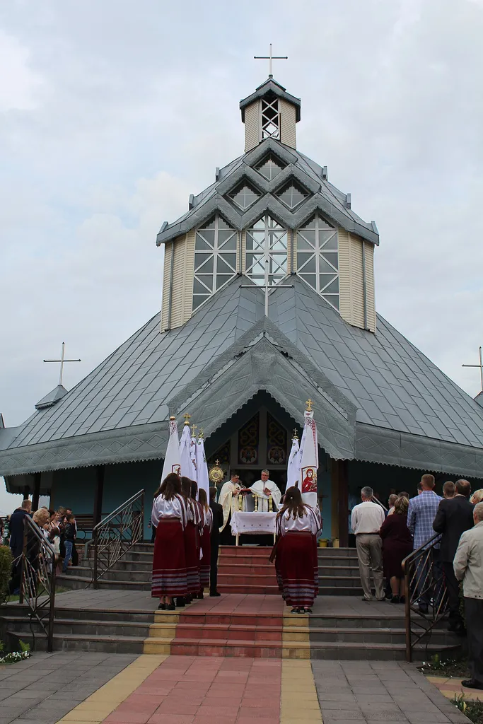 фото Церкви Покрови Пресвятої Богородиці УГКЦ м. Яворів