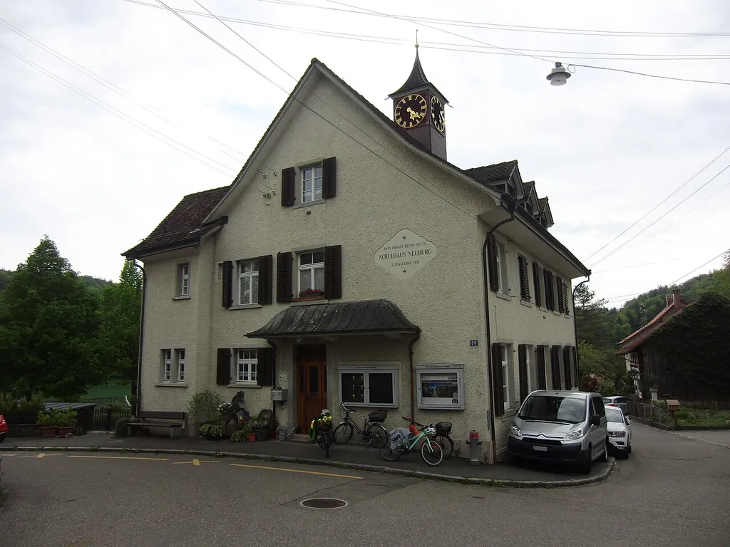 Schulhaus Neuburg