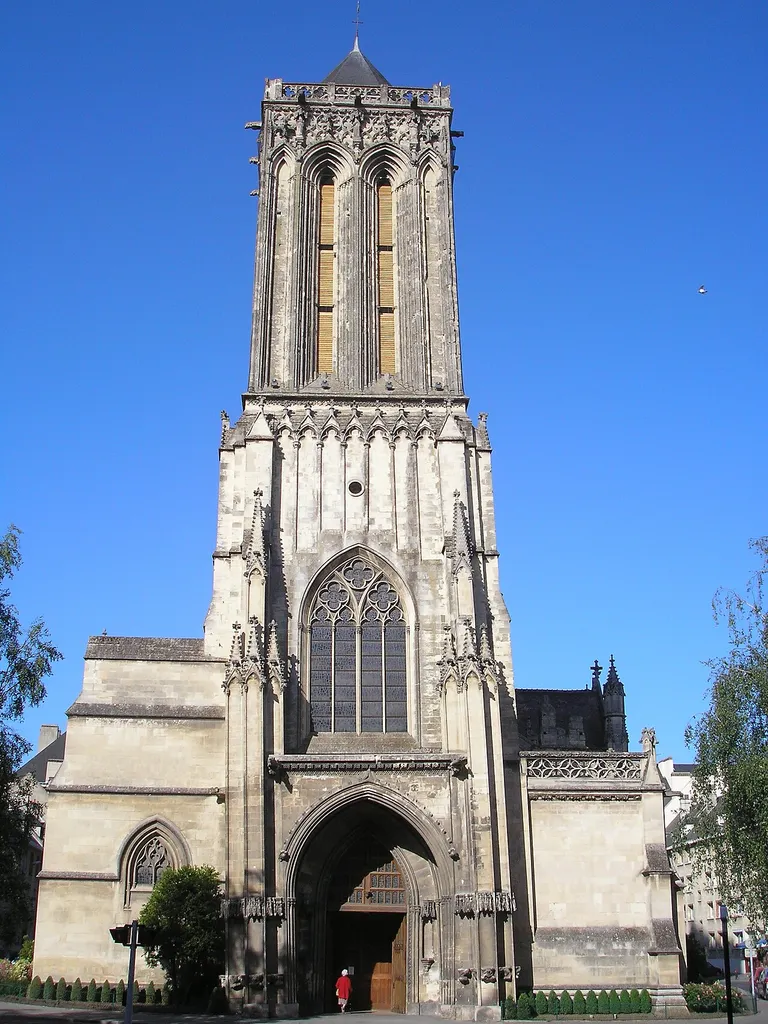 Caen (Normandie, France). Façade occidentale de l'église Saint-Jean.