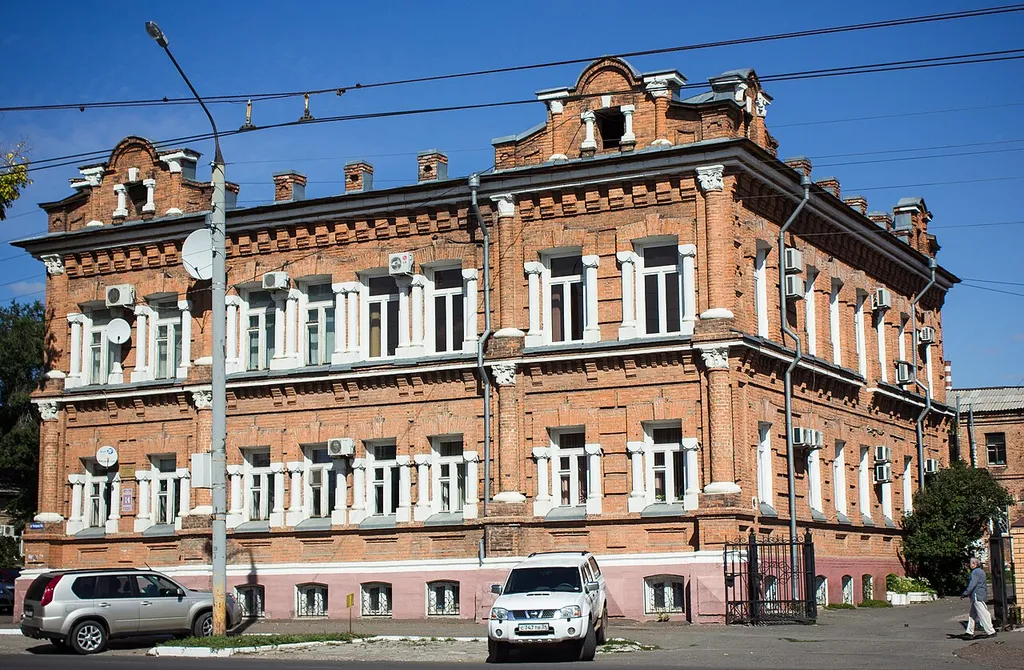 City estate of Seryakov (Chicherina street 14, Ivanovsky lane 1, Orenburg)