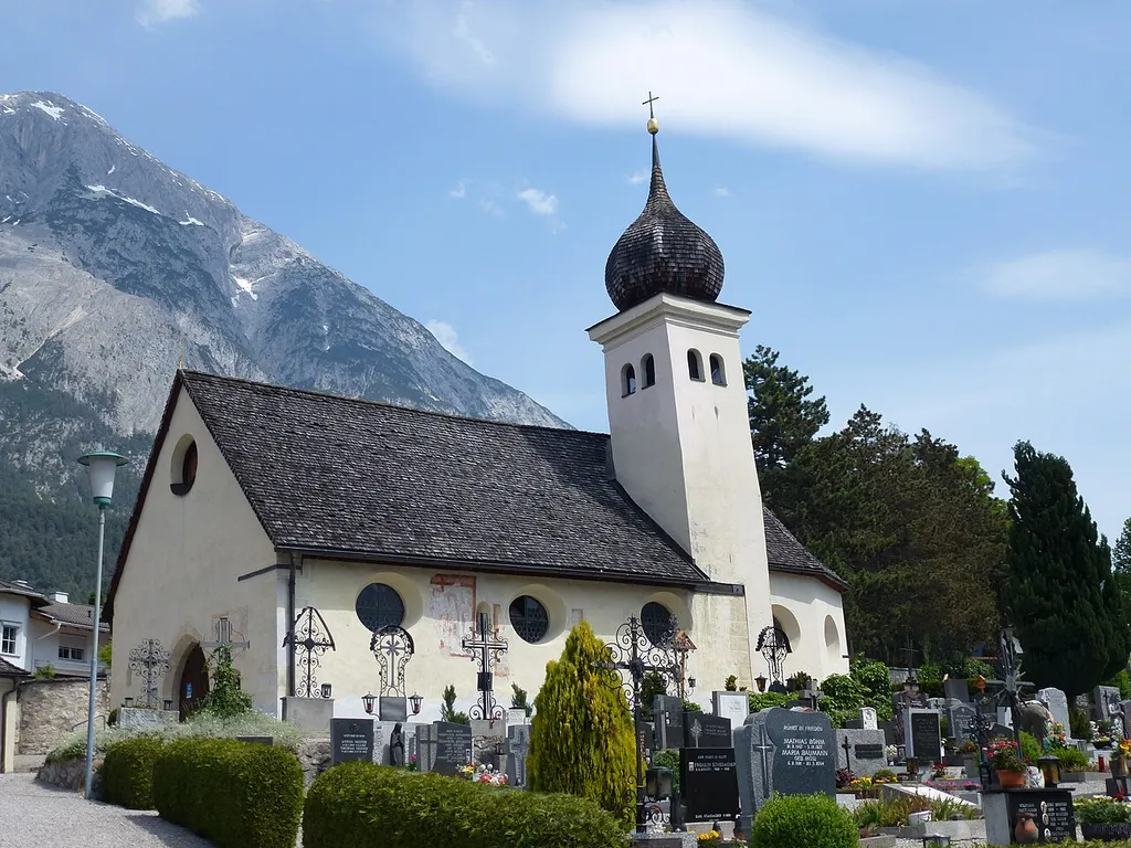 Kath. Filialkirche St. Georg mit Friedhof - Georgenweg 63, Telfs
