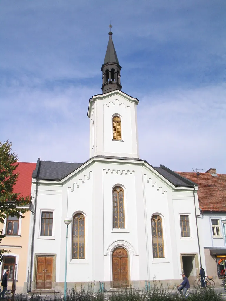 Kostel a fara ČCE v Třebechovicích pod Orebem (ČR) na Masarykově náměstí.