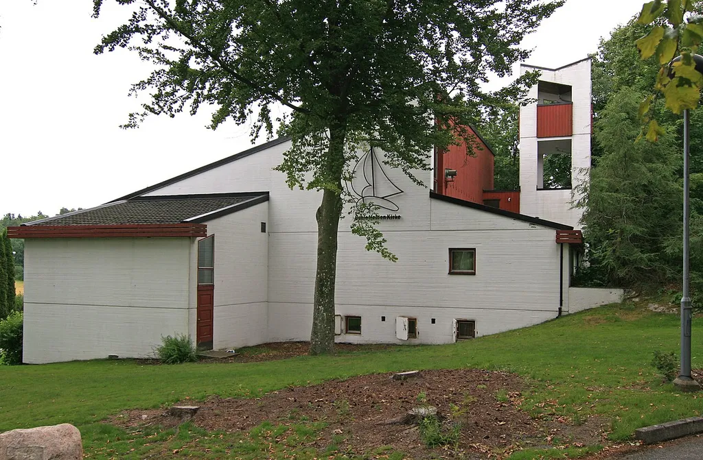 Østre Halsen kirke, Larvik.