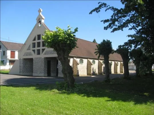 L'Eglise Saint-Lazare rayonne aux quartiers du Mouësse et du Tonkin.