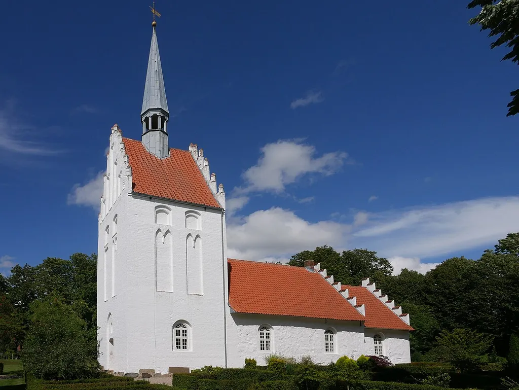 Sandager Kirke - Aussenansicht von Süden
