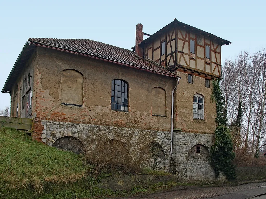 Lokschuppen mit Wasserstation der Ostpriegnitzer Kreiskleinbahn auf dem Gelände des Bahnhofes Pritzwalk