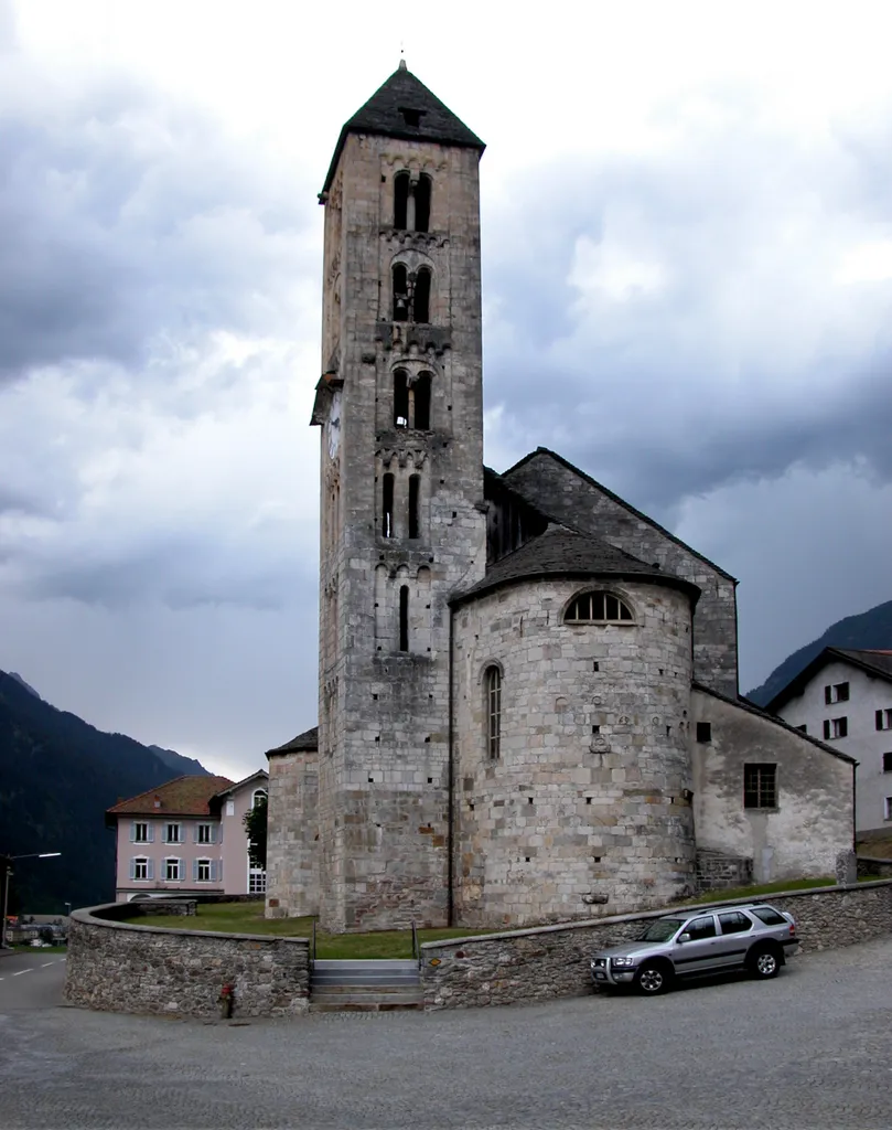 Chiesa parrocchiale dei santi Pietro e Paolo, lato est.