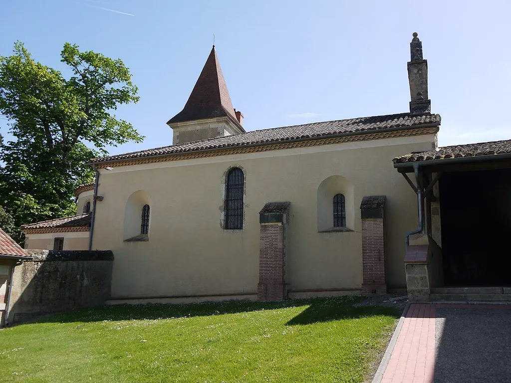 La façade nord de l'église de Marsan.